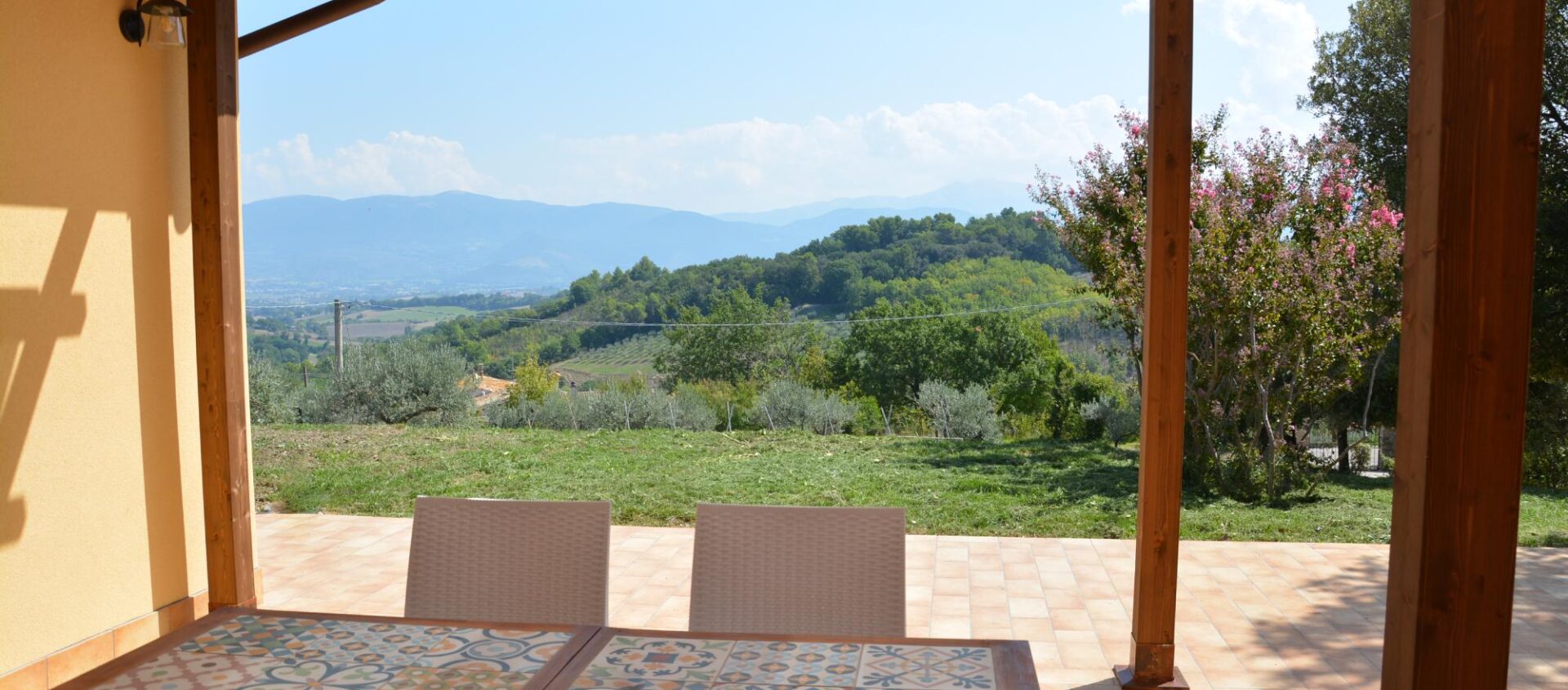 vista fronte casette